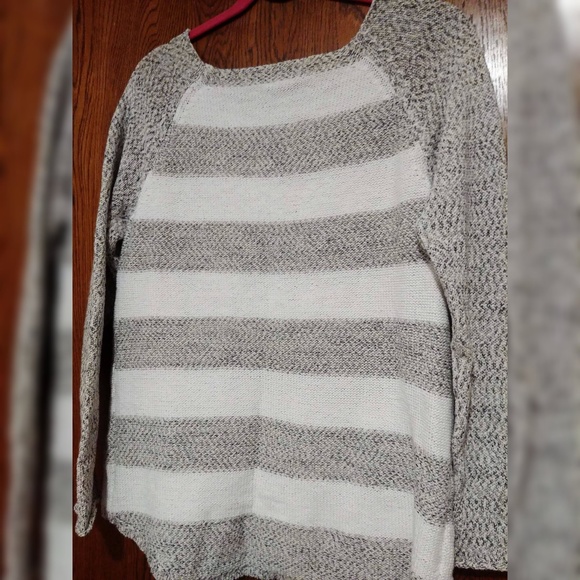 Cozy grey and white striped sweater - Picture 3 of 5
